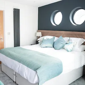 https://rooms-at-the-deck-penarth.cardiffhotelswales.com